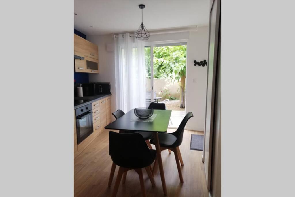 Charmant Appartement Avec Terrasse Pont-de-l'Isere Bagian luar foto